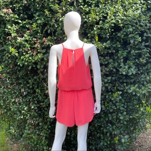 💋NWT BEBE Natalie Pleated Round Neck Short Minimalist Romper - Picture 7 of 12